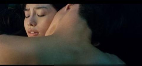 剧烈带娇喘床戏视频,揭秘火爆床戏视频背后的故事