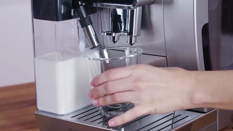 德龙咖啡机清洗视频,轻松焕新，尽享醇香